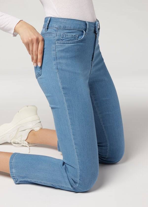 vaqueros cortos acampanados ligeros eco light de calzedonia para mujer en azul