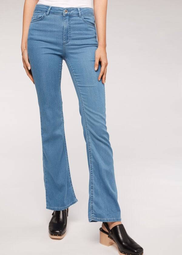 vaqueros acampanados ligeros eco light de calzedonia en color azul para mujer
