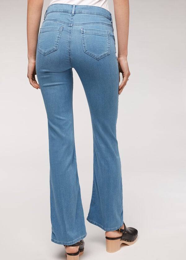 vaqueros acampanados ligeros eco light de calzedonia en color azul para mujer