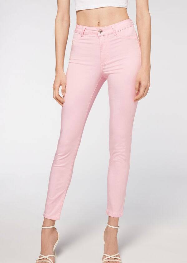 vaqueros de mezclilla rosa con efecto push up eco light de calzedonia para mujer