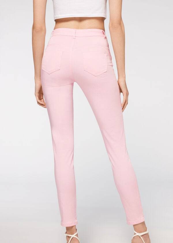 vaqueros de mezclilla rosa con efecto push up eco light de calzedonia para mujer