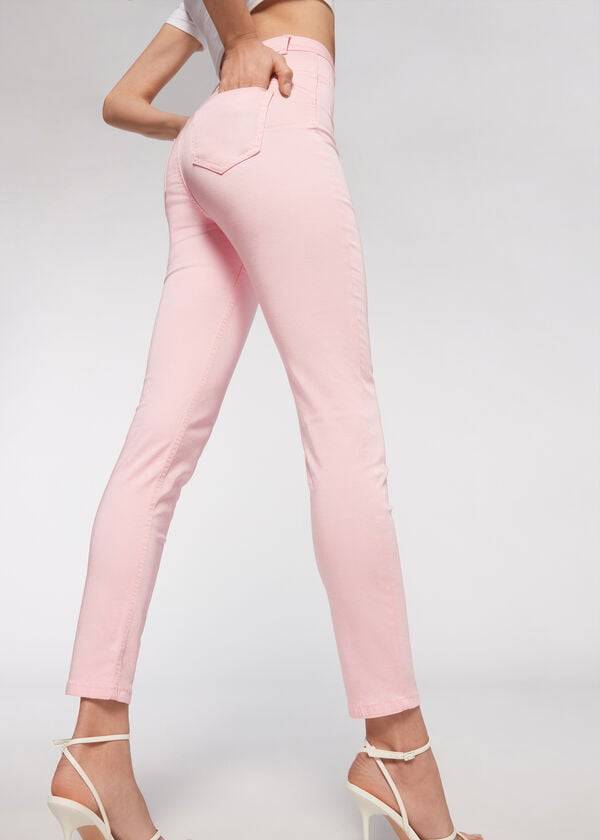 vaqueros de mezclilla rosa con efecto push up eco light de calzedonia para mujer