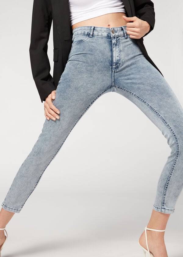 vaqueros ajustados push-up descoloridos calzedonia para mujer en azul