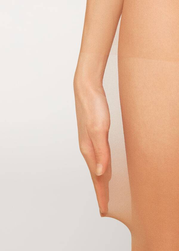 medias invisibles transparentes esenciales de calzedonia de 20 deniers para mujer color beige y marrón